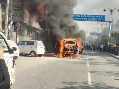 रोहतक में चलती स्कॉर्पियो में आग