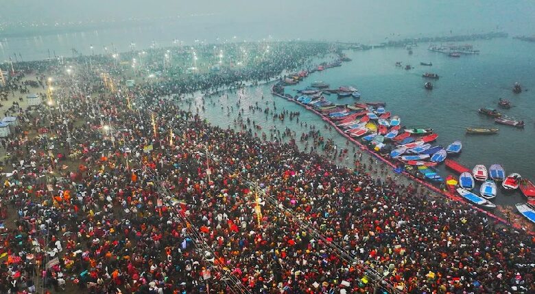 महाकुंभ में उमड़ा श्रद्धालुओं का सैलाब, महाशिवरात्रि से पहले भारी भीड़