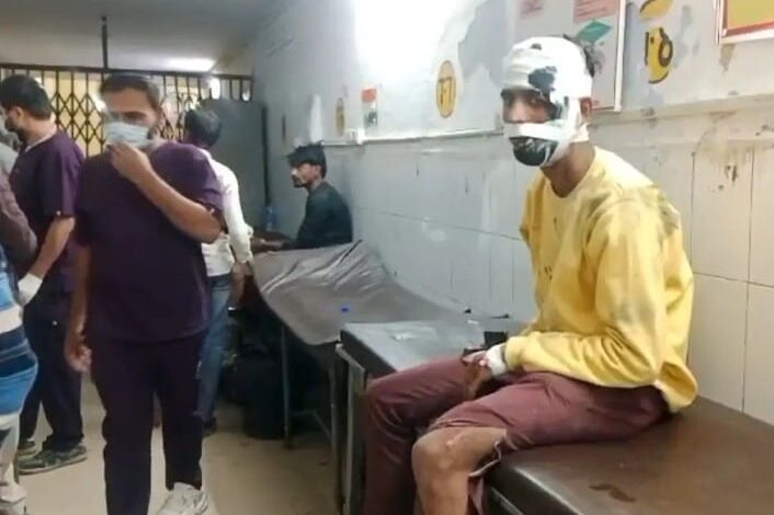 हरदोई में युवक के मोबाइल में ब्लास्ट, दो घायल