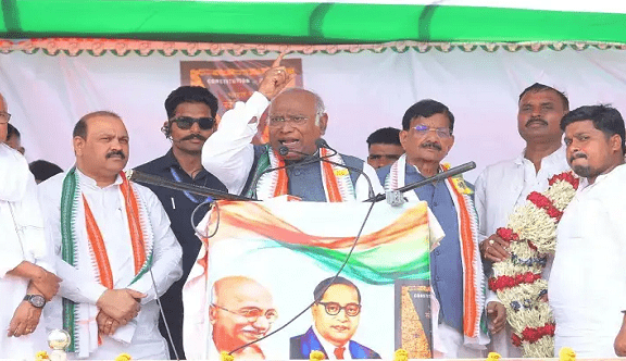 बक्सर में गरजे मल्लिकार्जुन खड़गे: “ये जोड़ी सिर्फ कुर्सी के लिए है”, PM मोदी और नीतीश पर सीधा हमला