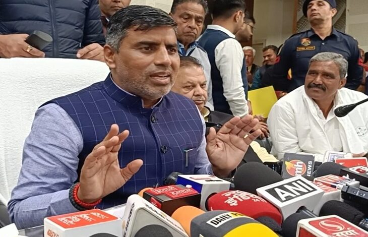 हरियाणा 12वीं बोर्ड परीक्षा में बेटियों का जलवा, शिक्षा मंत्री ने दी शुभकामनाएं – बोले, 'लड़कियां लड़कों से कम नहीं'
