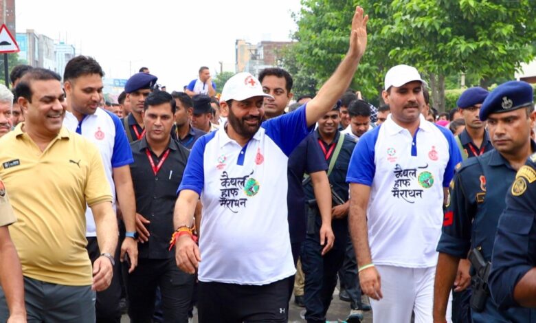 CM नायब सिंह सैनी ने हाफ मैराथन में दौड़ लगाकर दिया नशा मुक्त हरियाणा का संदेश