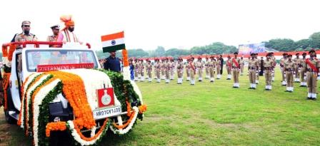 रोहतक में राज्य स्तरीय स्वतंत्रता दिवस समारोह में मुख्यमंत्री ने किया ध्वजारोहण