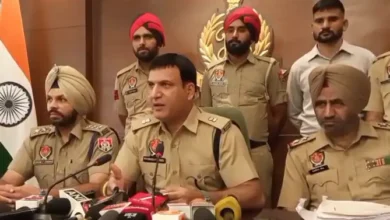 मोहाली में फर्जी मालिक बन जमीन बेचने वाला गैंग गिरफ्तार: 5 लग्जरी कारें और ₹32.50 लाख कैश बरामद