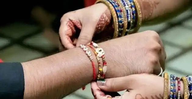 Raksha Bandhan 2025: राखी बांधते समय कितनी गांठें लगाना होता है शुभ? जानें 2, 3, 4 या 5 गांठों का धार्मिक महत्व