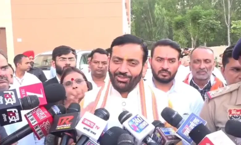 सीएम नायब सैनी का राहुल गांधी पर तीखा तंज, कहा- देश में आपदा आए तो छुट्टियां मनाने विदेश चले जाते हैं