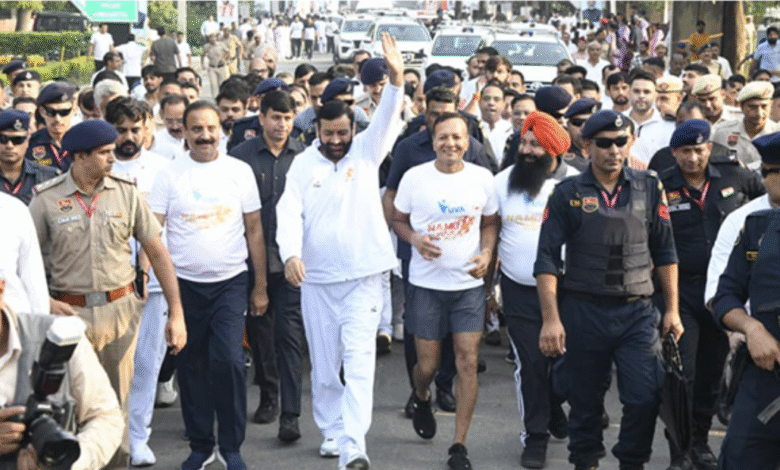 कुरुक्षेत्र में सीएम नायब सैनी ने नमो युवा रन में दौड़ लगाई, बोले - "ये देश की तरक्की की दौड़ है