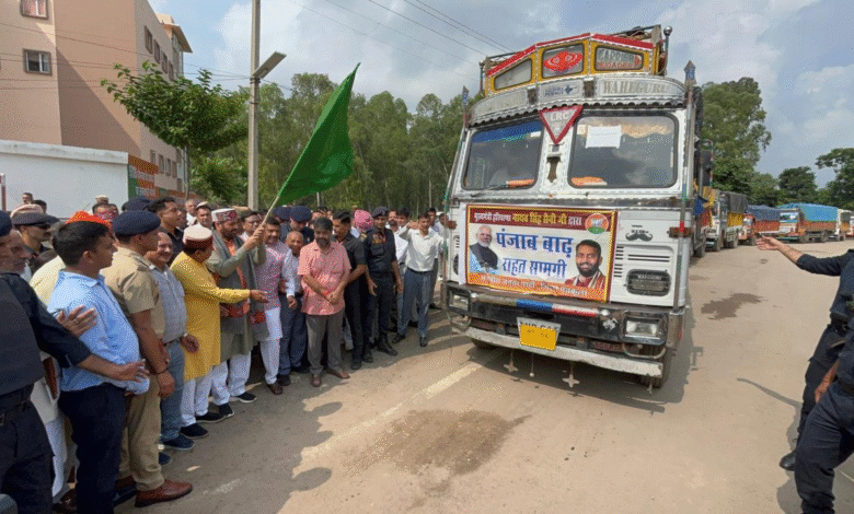 पंचकूला से CM नायब सिंह सैनी ने बाढ़ राहत सामग्री के 25 ट्रकों को दिखायी हरी झंडी, माता मनसा देवी मंदिर में की पूजा