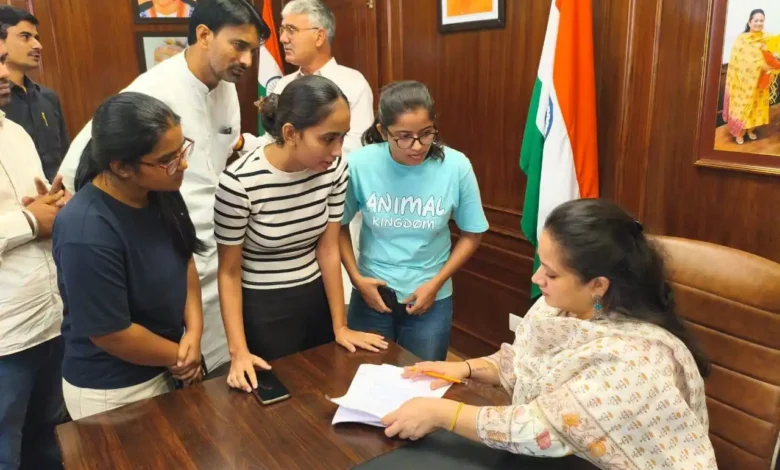 हरियाणा की स्वास्थ्य मंत्री आरती सिंह राव ने जनसुनवाई में सुनी लोगों की समस्याएं