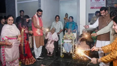 मुख्यमंत्री नायब सिंह सैनी ने वृद्धाश्रम में मनाया दीपोत्सव, बुजुर्गों संग बांटी खुशियाँ