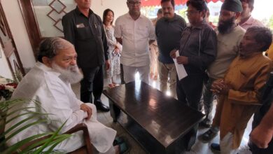 एजेंट के जाल में फंसे दो युवा रूस से डिपोर्ट होकर लौटे -मंत्री विज को दी शिकायत, पुलिस को सख्त कार्रवाई के निर्देश