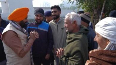 जींद के गांव ईंटल में अचानक रुके मुख्यमंत्री