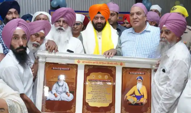 प्रकाश पर्व समारोह में शामिल हुए हरियाणा के मुख्यमंत्री, गुरुद्वारा प्रबंधन के लिए 5 लाख रुपये की सहायता राशि देने की घोषणा